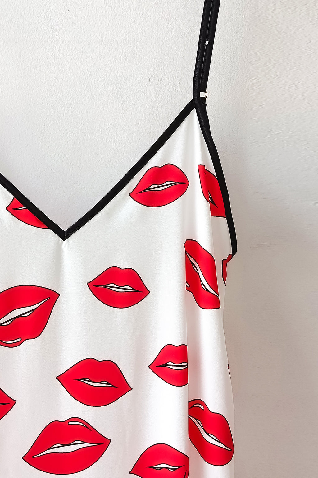 ANNITA DRESS (white kisses)