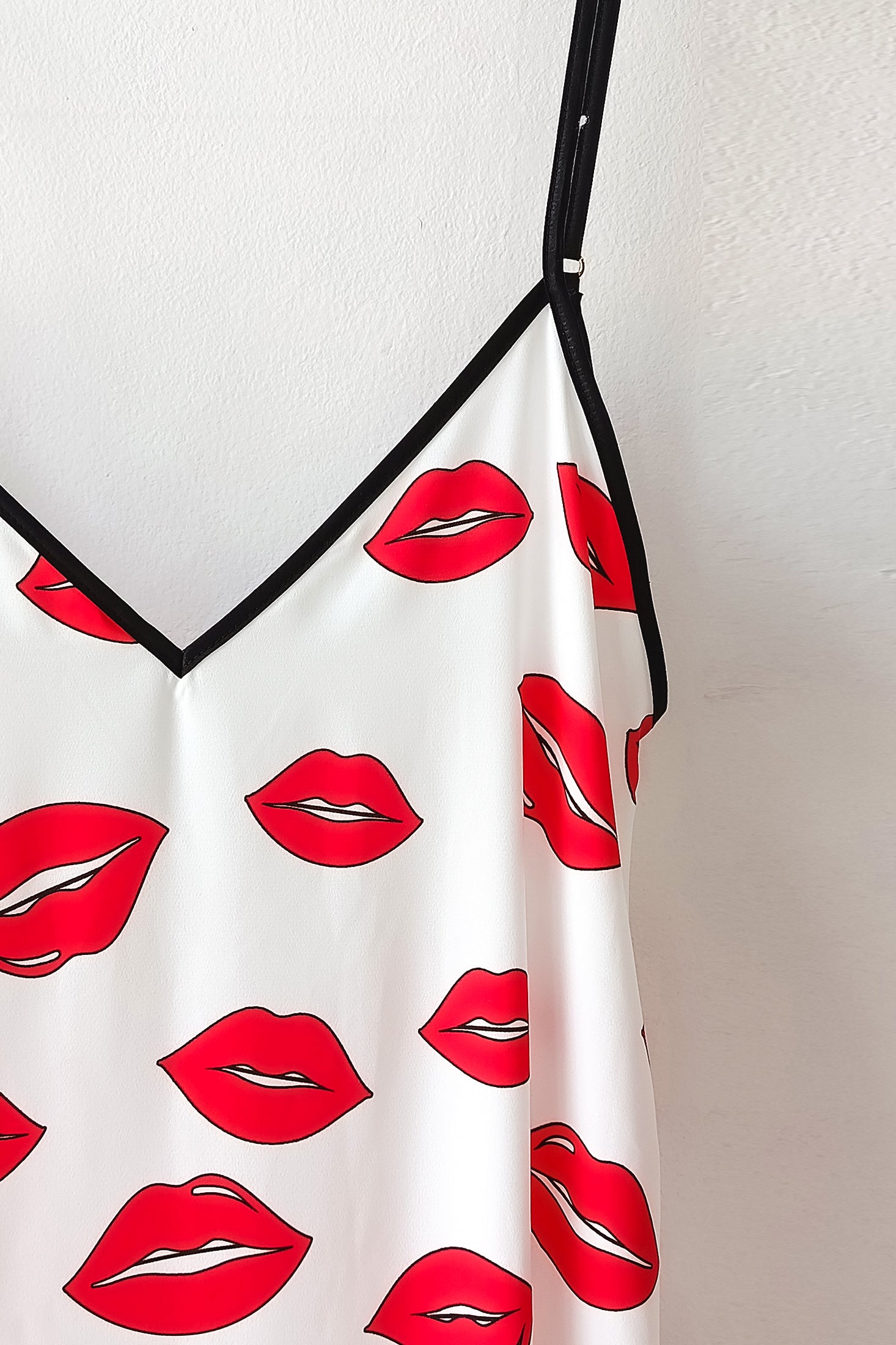 ANNITA DRESS (white kisses)