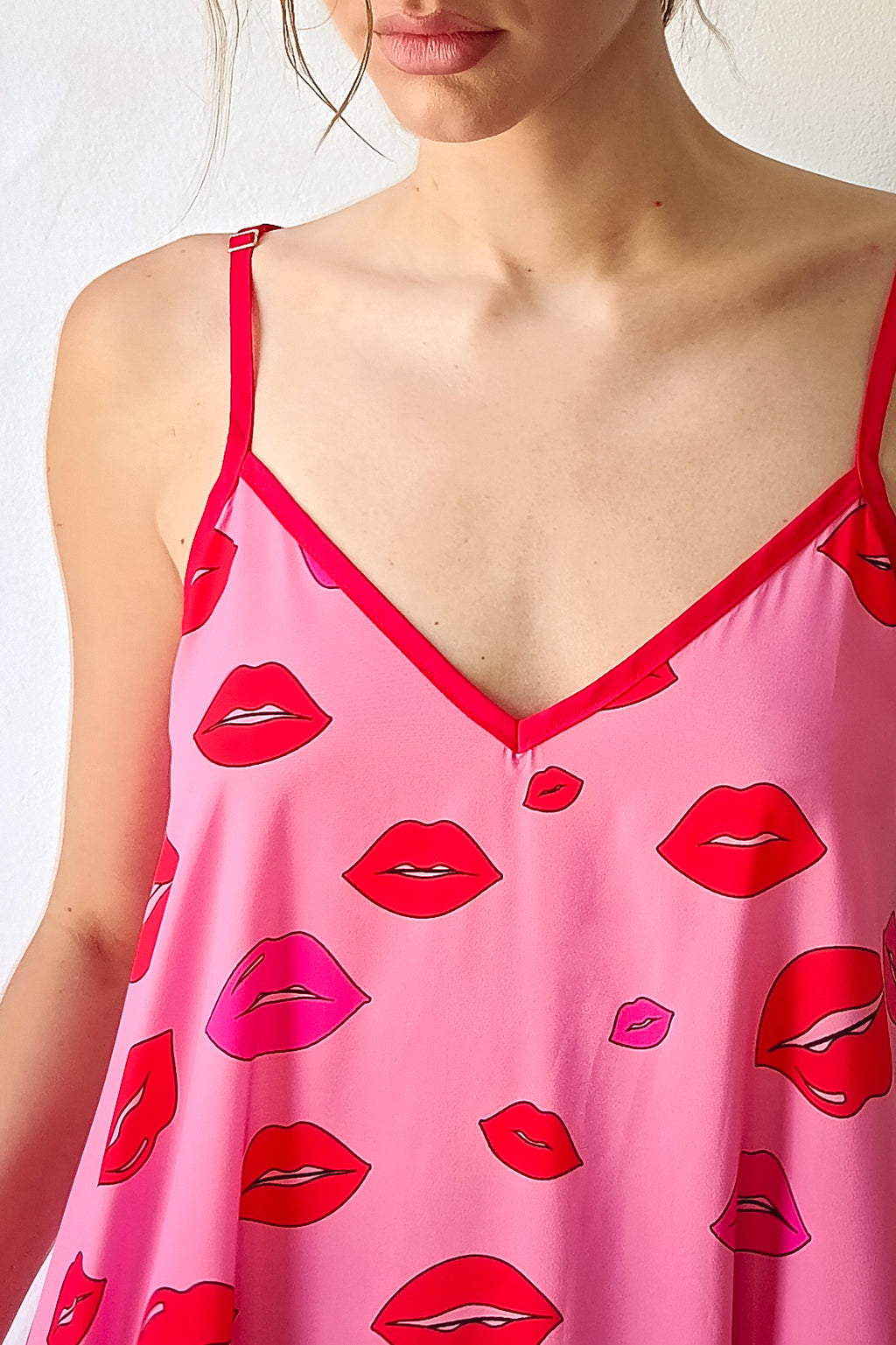 ANNITA DRESS (pink kisses)