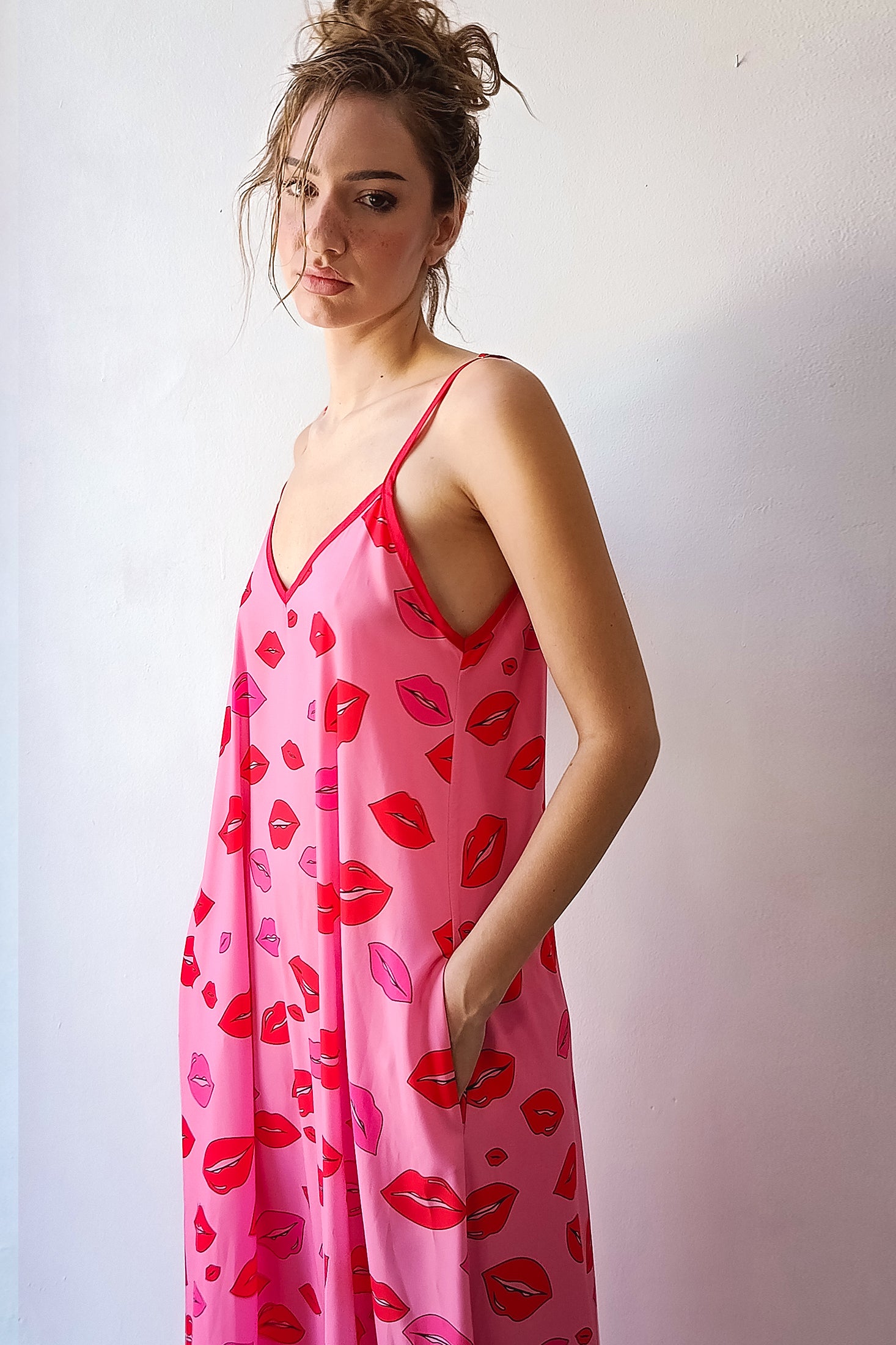 ANNITA DRESS (pink kisses)